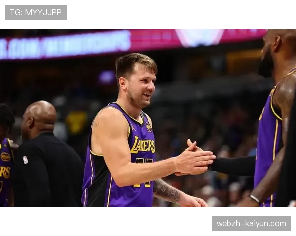 湖人东契奇36分主打挡拆点名战术，针对火箭沉退防守命中关键中投